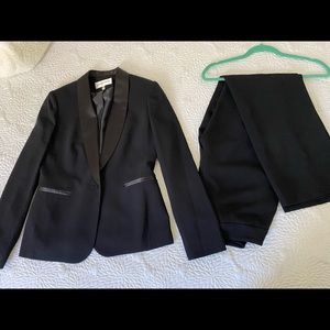 Stunning Jones New York black suit size 4